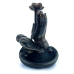 Candela ceramica neagra maini