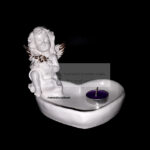 Ingeras ceramic cu flori pe suport inima